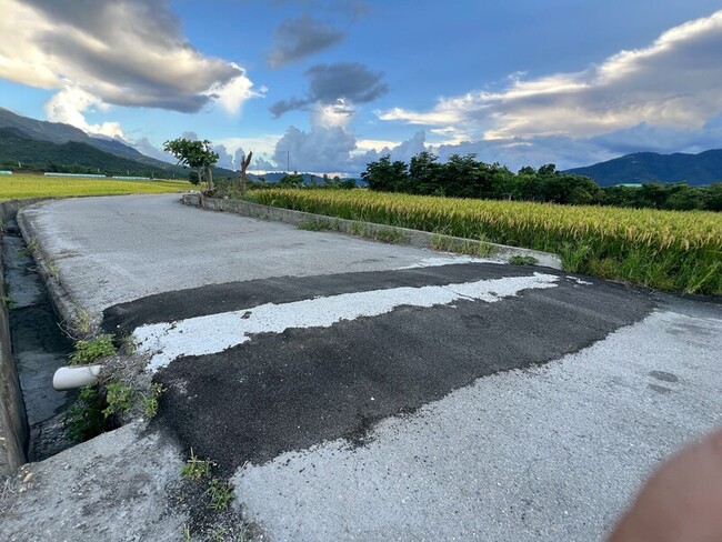 鐵路雙軌化工程損壞台東農路 農民盼儘快整修 | 華視新聞