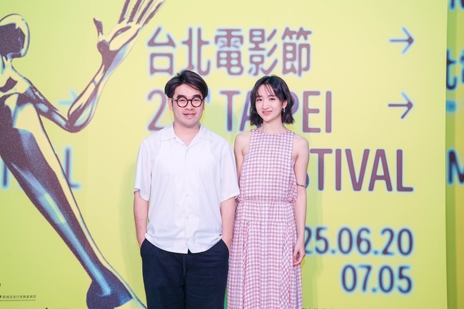 「國民初戀」許恩怡來台會影迷 揭鄭伊健合作暖舉 | 華視新聞