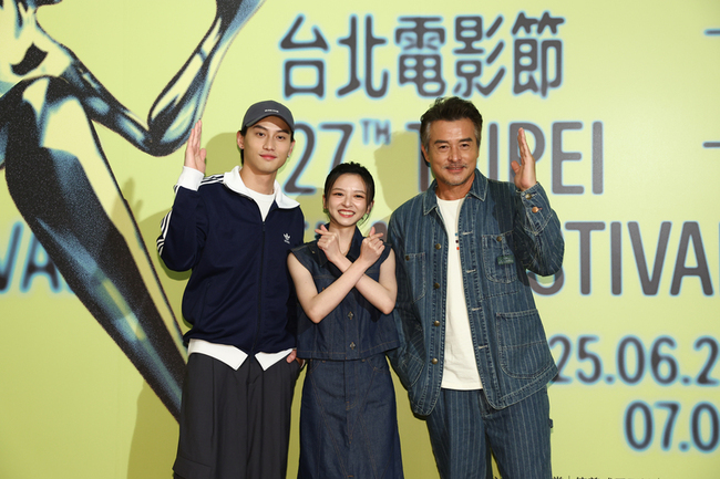 施名帥「凶宅專賣店」誤闖掛符房 嚇到背後一陣涼 | 華視新聞