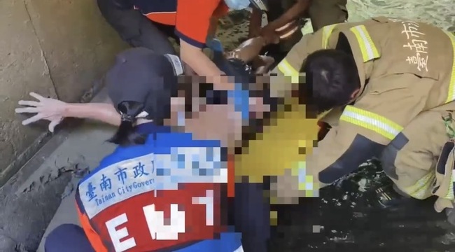 疑愛慕不成持刀割傷女店員  台南男跌入山溝被逮 | 華視新聞