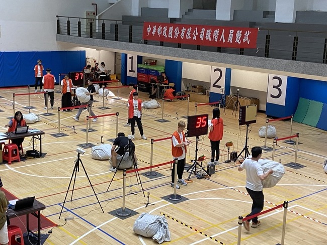 中華郵政4萬月薪起跳鐵飯碗 231名碩博士進第2試 | 華視新聞