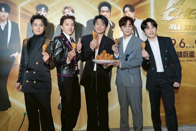 Energy奪金曲慶功  坤達笑稱還好有趕回來 | 華視新聞