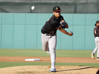 沈家羲升上1A生涯初登板 挨轟回穩總教練稱讚