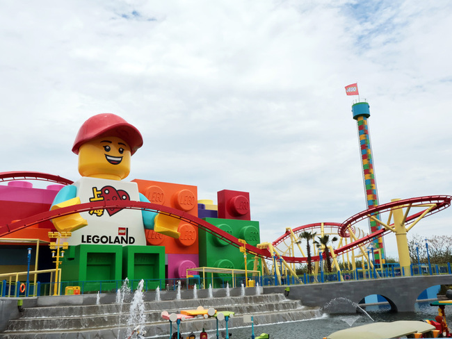 上海樂高樂園試營運出包 大飛車故障遊客掛半空 | 華視新聞