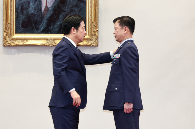 主持將官晉任  總統：加強國防改革 建立可恃戰力 | 華視新聞