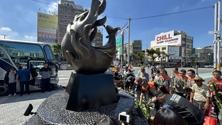 紀念喬友大火殉職消防員 「永保平安紀念碑」揭碑