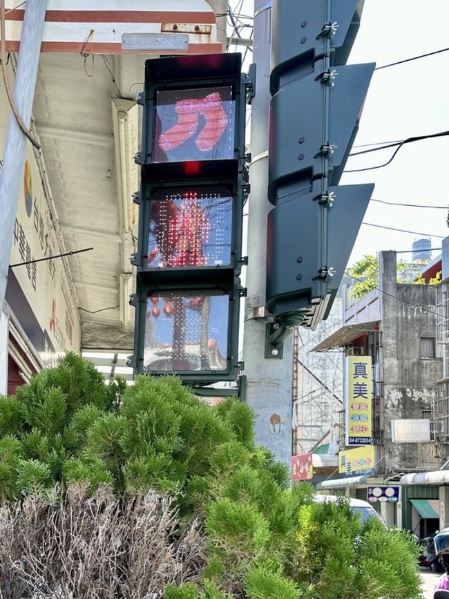 彰化社頭打造人本友善交通 號誌融入襪子在地元素 | 華視新聞