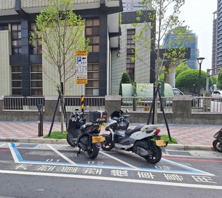 新北板橋、新店8月起試辦大型重機停路邊機車格