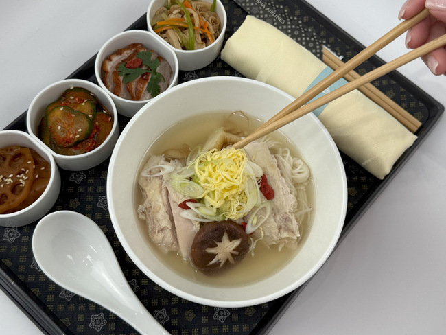 華航攜手美日名店 人參雞湯麵、炸豬排登機上餐 | 華視新聞