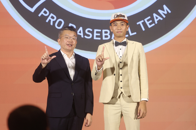 曾偉喆獲統一獅指名 期待和偶像陳鏞基同場出賽 | 華視新聞