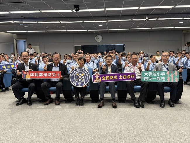 防災士培訓納小黃司機 劉世芳：拚年底10萬人領照 | 華視新聞