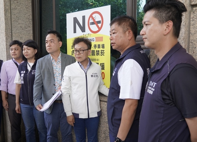 鄭正鈐指看板不實提告誹謗 罷團籲提證據自清 | 華視新聞