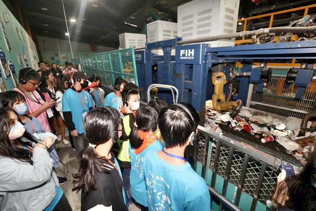 新北淨零轉型推AI回收分選廠 提升13%再利用率 | 華視新聞