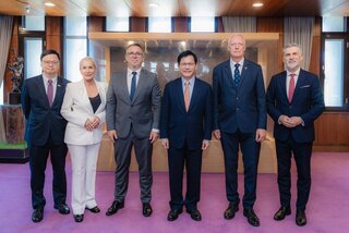 林佳龍午宴波蘭議員團 宣布將開放波蘭藍莓輸台