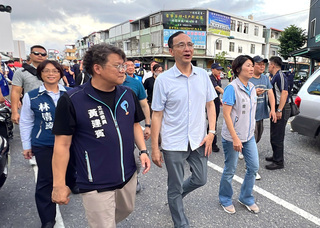 朱立倫陪黃建賓掃街籲投不同意罷免  罷團街頭開講