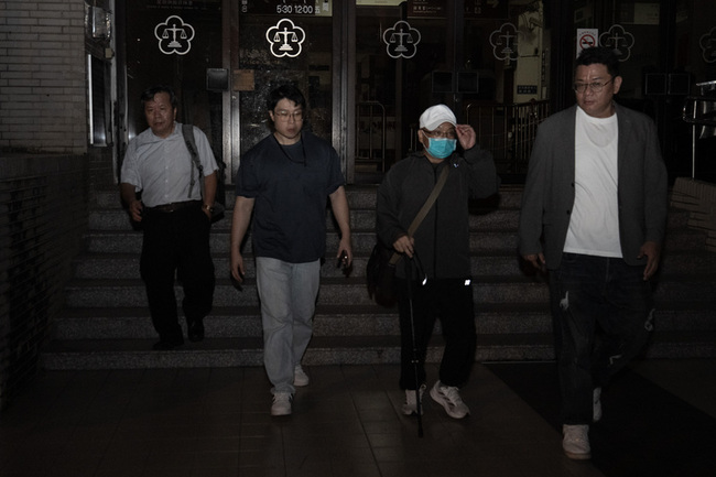 屏檢偵辦伍麗華罷免案 李得全50萬交保、黃碧雲聲押 | 華視新聞