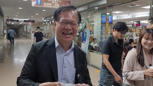 黃國昌「示範帶」爭議  北檢傳喚張啓楷作證 | 華視新聞