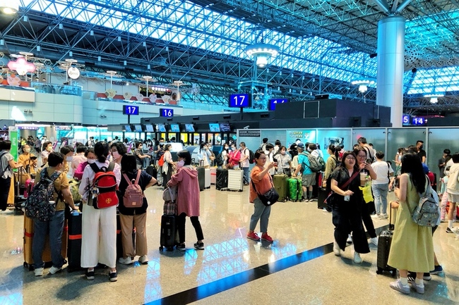 桃機暑假湧人潮 單日上看14萬人次機場公司估達13天 | 華視新聞