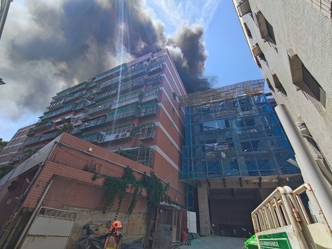 五股工地火警冒濃煙 警消籲民眾外出戴口罩 | 華視新聞