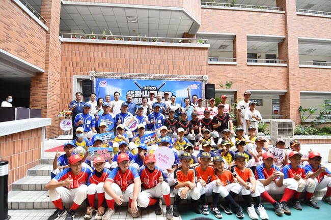 半線盃與卦山盃吸96隊參賽 邀民眾到彰化看棒球 | 華視新聞