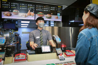 麥當勞擴大徵才千名 儲備幹部調薪逾8%