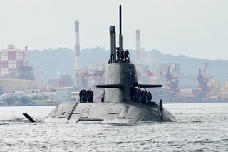 海鯤艦完成第3次浮航海試 台船：依結果調校改善