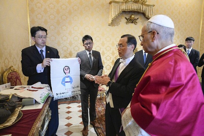 駐教廷大使呈遞國書  教宗溫暖接待為台灣和平祈禱 | 華視新聞