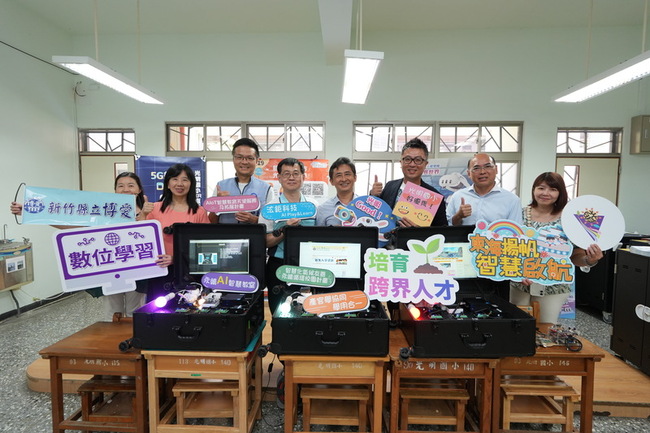 竹縣多所學校獲捐AI智慧展示箱 推科技教育 | 華視新聞