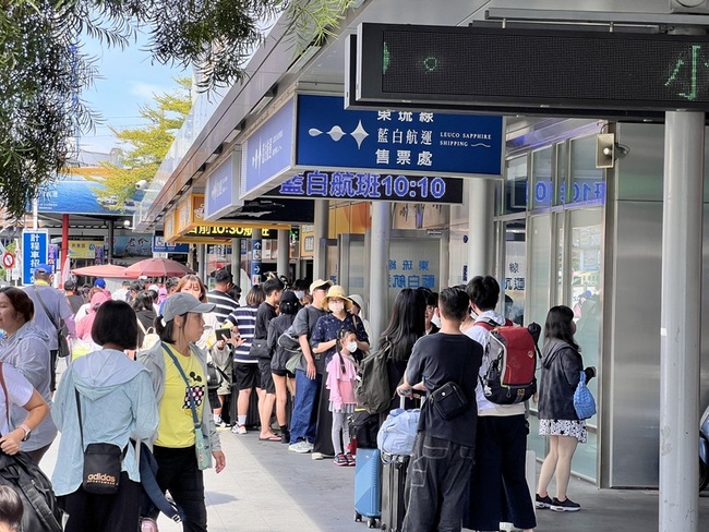 往返小琉球航線浪高達3.6公尺  7/6交通船停駛 | 華視新聞