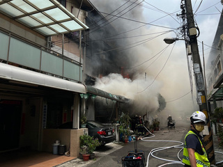 台中烏日透天住宅火警 70歲女性不適送醫檢查