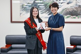 原民歌手姑慕．巴紹奪金曲獎  許淑華讚揚卓越貢獻