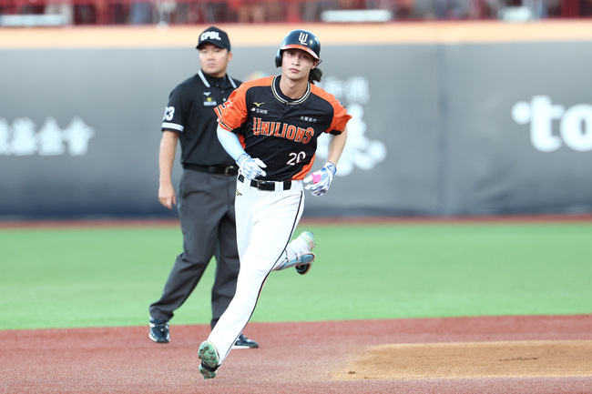 林佳緯棒打徐若熙 中職史上最年輕首局首打席開轟 | 華視新聞