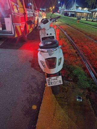 男酒駕電動二輪車 擦撞高雄輕軌設施自摔遭送辦