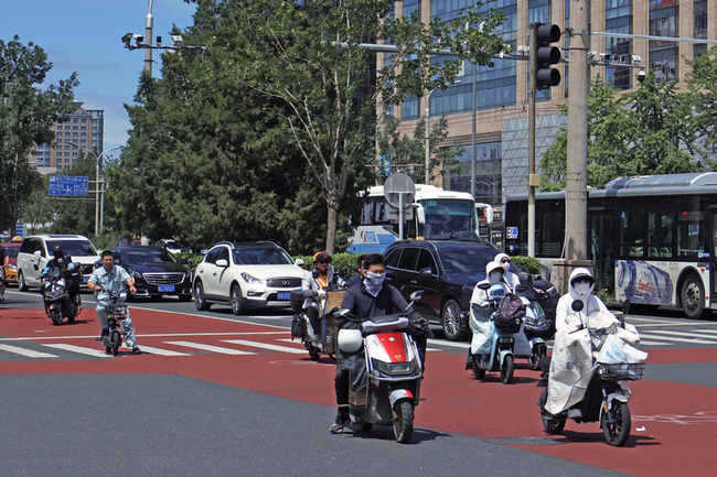 北京將修法加強電動自行車管理 擬要求配戴安全帽 | 華視新聞