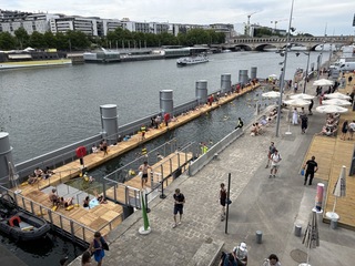 時隔百年塞納河開放游泳 市民排隊搶先下水大呼過癮