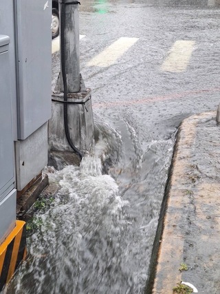 台中暴雨道路積淹水 市府：加大側溝加密集水格柵