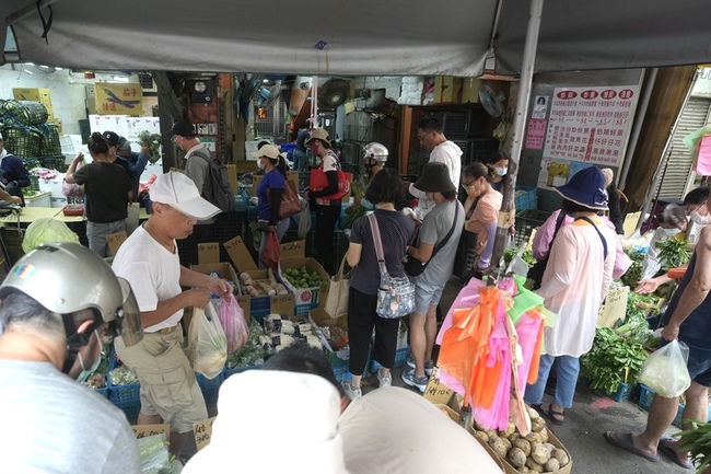 颱風丹娜絲逼近 北市市場處：蔬菜供應充足 | 華視新聞