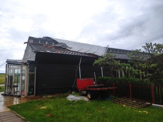 颱風丹娜絲來襲 澎湖七美雨量驚人、望安災損最重