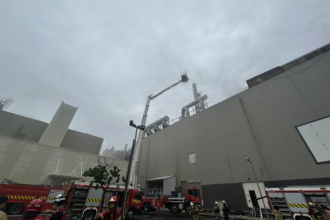 南科台南園區瀚宇彩晶廠房火災 初查為倉庫無危險物 | 華視新聞