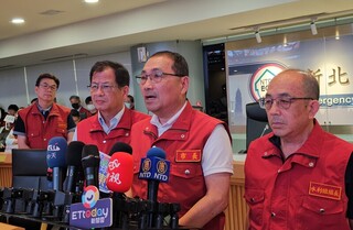 颱風丹娜絲來襲未停班課  侯友宜：專業判斷