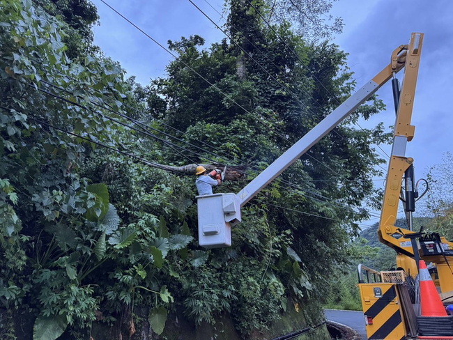 丹娜絲襲嘉義縣市 史上罕見電力災情一度15萬戶停電 | 華視新聞