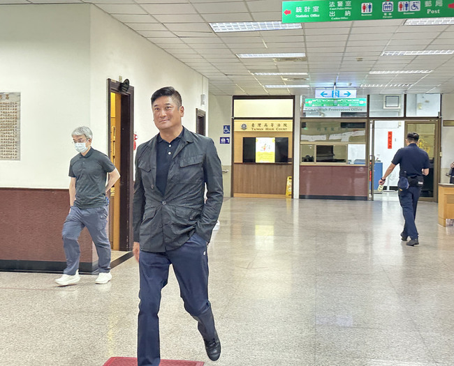 辜仲諒求變更定點自拍報到開庭  檢：換電子腳環 | 華視新聞