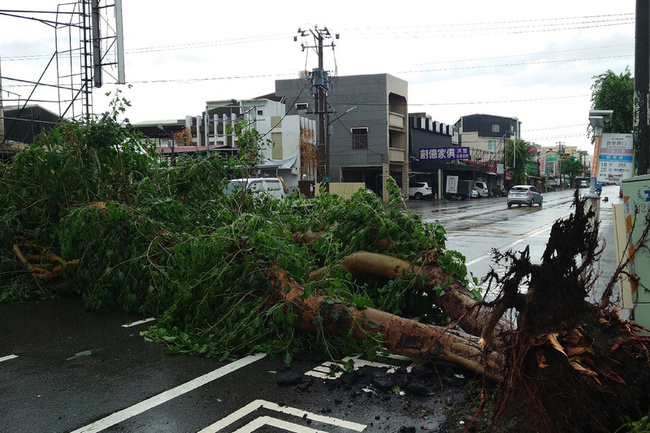 丹娜絲肆虐台南 黃偉哲：估晚間全復電盡速恢復市容 | 華視新聞