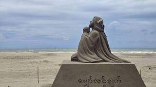 通霄沙雕作品地形守護挺過颱風 藝術節12日如期開展