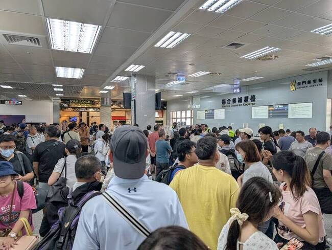 颱風影響大量旅客滯金門 立委陳玉珍協調軍機助疏運 | 華視新聞