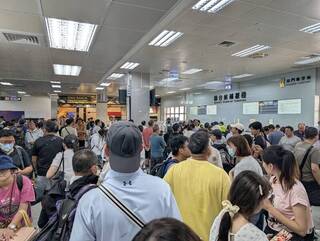 颱風影響大量旅客滯金門 立委陳玉珍協調軍機助疏運