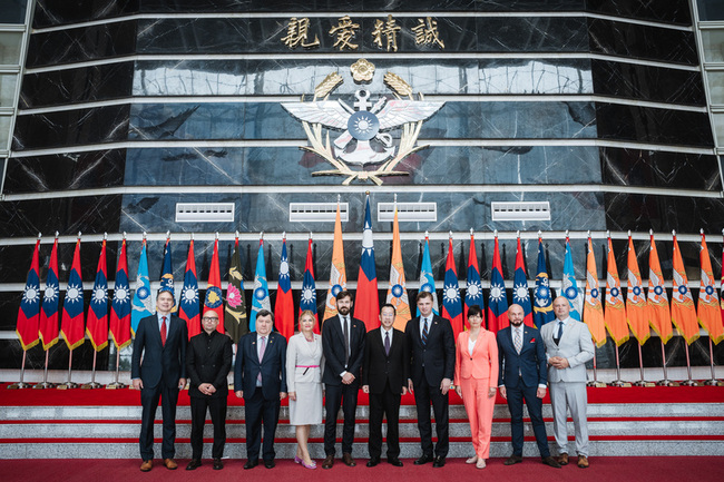 接見立陶宛訪團 顧立雄：攜手推展防務強化韌性 | 華視新聞