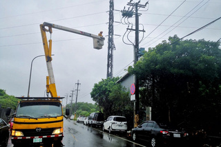 颱風釀桃園逾2萬戶停電 台電搶修下午5時全復電