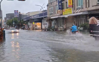 彰化大雨閃電雷聲不斷 鹿港、花壇等多處積淹水