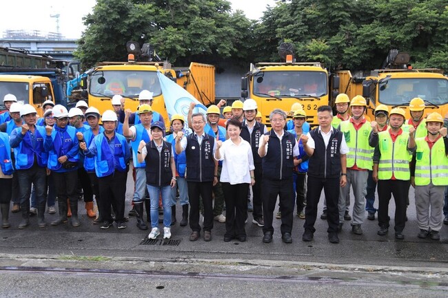 颱風丹娜絲重創嘉義縣市 中市出動人力機具馳援 | 華視新聞